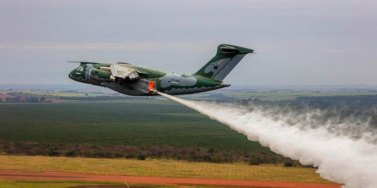 Embraer concluye las pruebas de vuelo del C-390 Millennium para la extinción de incendios