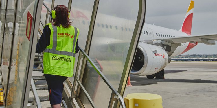 Iberia transforma a 1.692 empleados eventuales de aeropuertos en trabajadores fijos