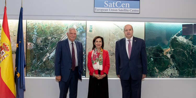 Inauguración en Torrejón del nuevo edificio del Centro de Satélites de la Unión Europea