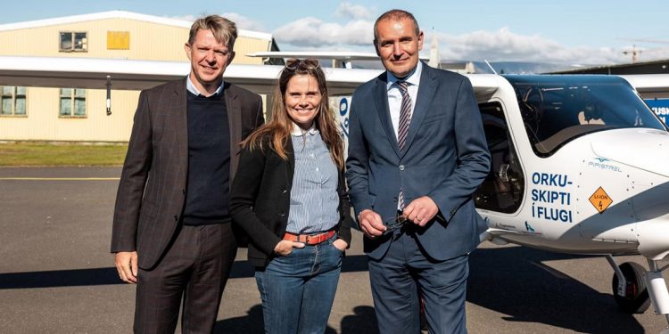 Islandia realiza el primer vuelo de pasajeros a bordo de un avión eléctrico