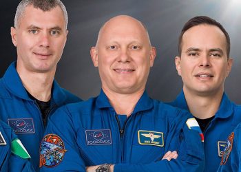 La nave Soyuz MS-21 con tres cosmonautas a bordo aterrizó en Kazajstán
