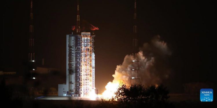 Lanzamiento del satélite chino Xihe