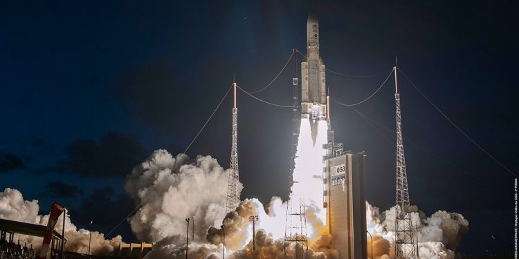 Un Ariane 5 despegó de Kourou con el satélite Eutelsat Konnect VHTS