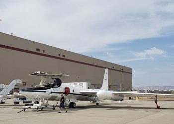 Avión de gran altitud ER-2 de la NASA con los instrumentos AVIRIS e HyTES instalados
