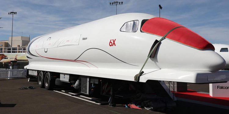 El nuevo Falcon 6X presentado al público en la NBAA-BACE de Orlando