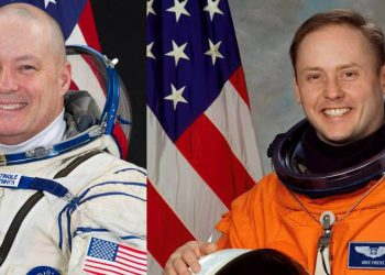 Los astronautas Scott Tingle y Mike Fincke de la Nasa