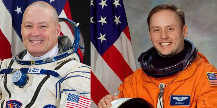 Los astronautas Scott Tingle y Mike Fincke de la Nasa