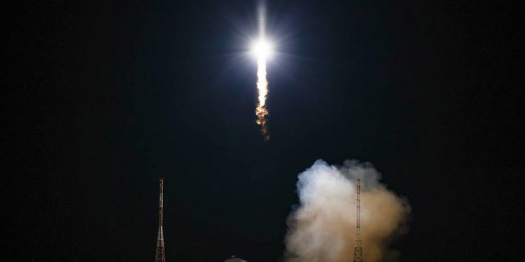 Un Soyuz-2.1b lanzó tres satélites Gonets-M y el primer módulo Sfera desde el cosmódromo de Vostochny