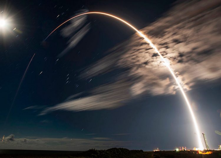 SpaceX lanzó al espacio el satélite Eutelsat Hotbird 13F