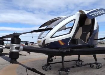 Primeros vuelos de prueba del “megadron” EH216 de la Policía Nacional