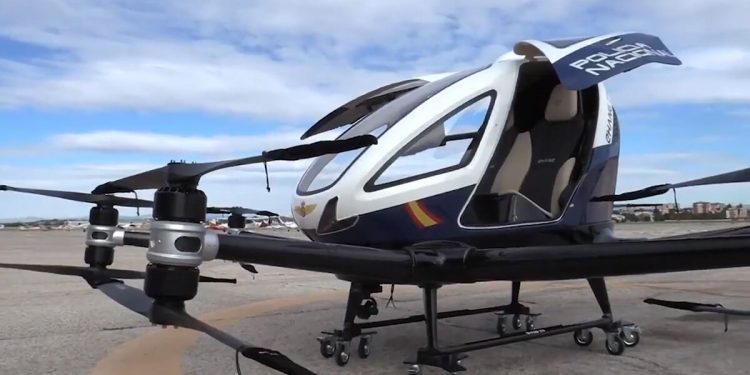Primeros vuelos de prueba del “megadron” EH216 de la Policía Nacional