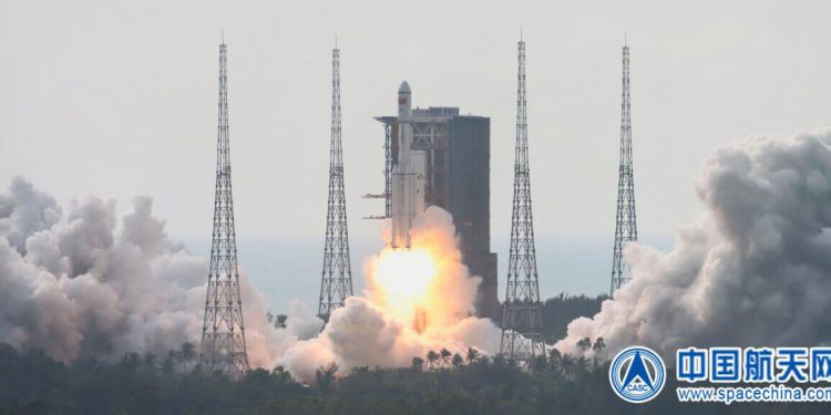 China lanzó la nave de carga Tianzhou-5 a su estación espacial