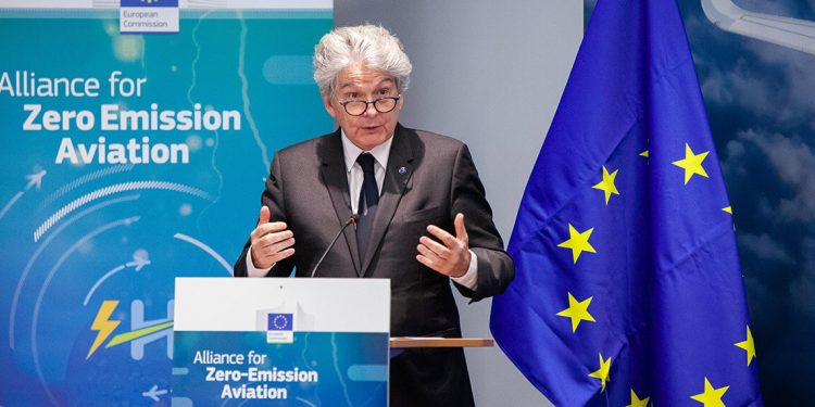 El comisario europeo de Mercado Interior, Thierry Breton, inaugura la I Asamblea General de la Alianza para la Aviación de Emisiones Cero (AZEA).