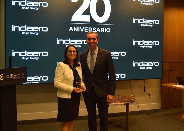 María Gil, redactora jefe de Actualidad Aeroespacial, junto a Darío González, CEO de Indaero Grupo Emergy.