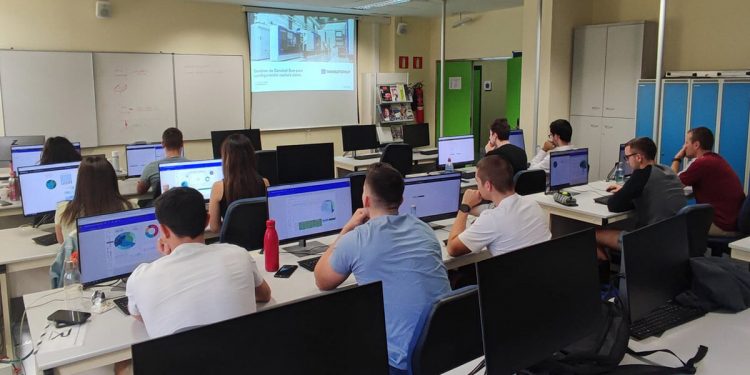 Ideko impulsa la formación aeronáutica en la Universidad del País Vasco