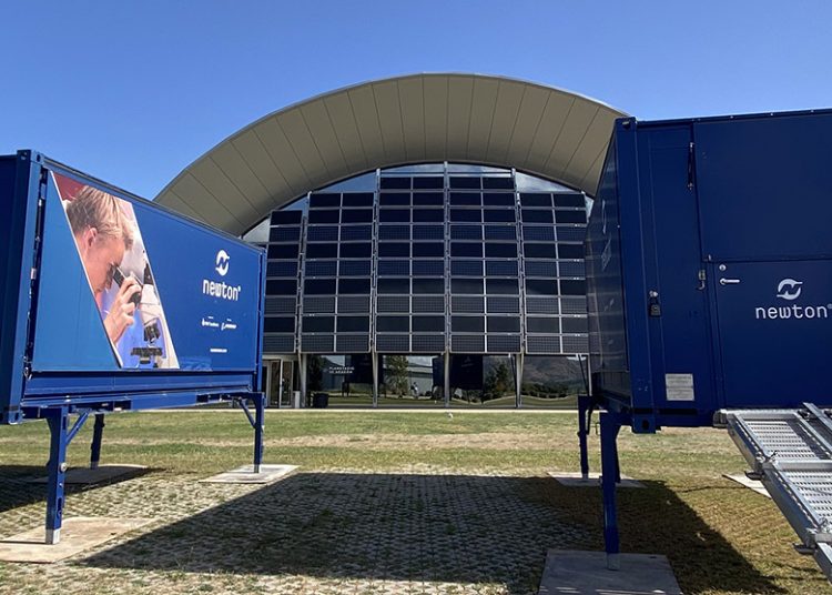 La Mobile Newton Room