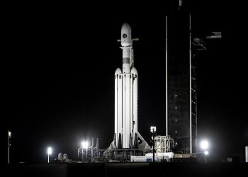 SpaceX lanzó la misión USSF-44 de la Fuerza Espacial de EEUU a bordo de su cohete Falcon Heavy