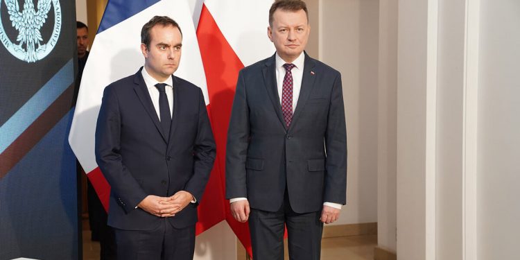 Francia vende a Polonia dos satélites militares