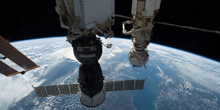 La Soyuz MS-22, acoplada al módulo Rassvet en la ISS