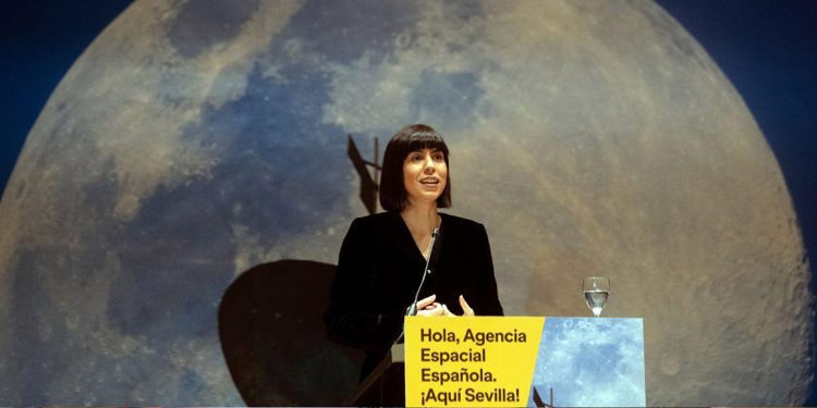 La ministra de Ciencia e Innovación, Diana Morant, visitó el edificio del CREA
