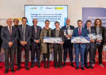 La ingeniera aeronáutica Alicia de la Gándara, primer premio a la Excelencia en Prácticas del alumnado