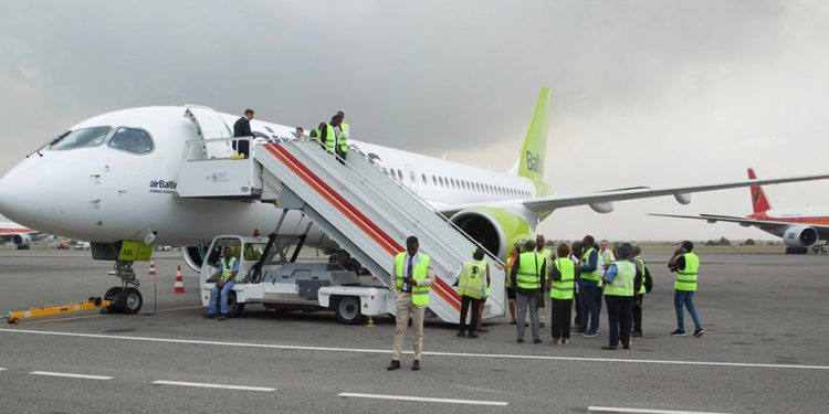 TAAG Angola Airlines y Airbus presentan en Angola el nuevo A220