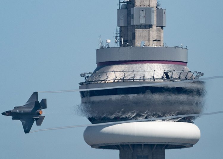 Lockheed Martin completa el primer vehículo espacial LM 400 ...