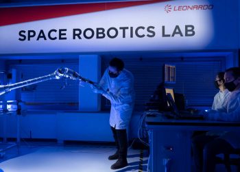 El STA, un sofisticado brazo robótico europeo, recogerá las muestras marcianas para traerlas a la Tierra