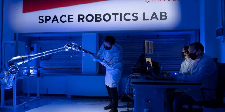 El STA, un sofisticado brazo robótico europeo, recogerá las muestras marcianas para traerlas a la Tierra