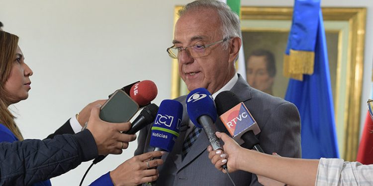 El ministro de Defensa colombiano, Iván Velásquez Gómez