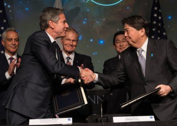 El secretario de Estado de EEUU, Antony J. Blinken, y el ministro de Relaciones Exteriores de Japón, Hayashi Yoshimasa, firmaron el acuerdo en nombre de ambos países.