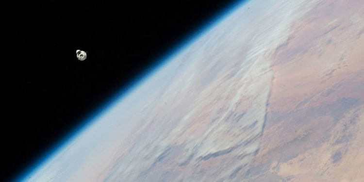 Regresa de la ISS la nave espacial de carga Dragon