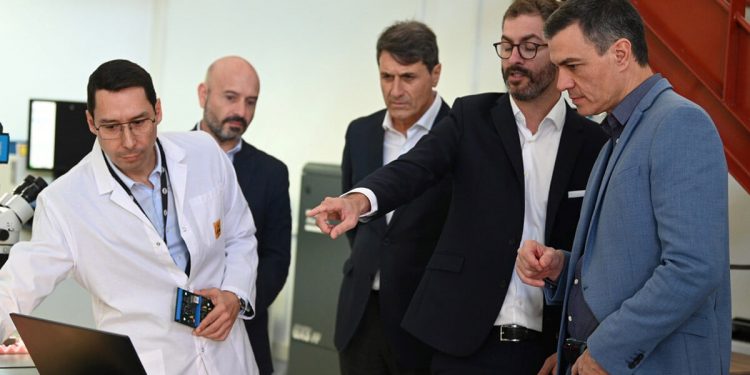 Pedro Sánchez subraya en Málaga el compromiso del Gobierno con el desarrollo de la industria aeroespacial