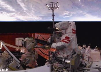 Astronautas chinos completaron la primera salida de la estación espacial Tiangong