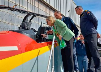 Firmado en San Javier el contrato de compra de 16 nuevos aviones PC-21 Pilatus