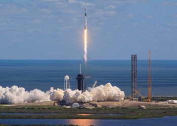 La Nasa y SpaceX han lanzado a la ISS la nave Dragon Endeavour con cuatro astronautas a bordo