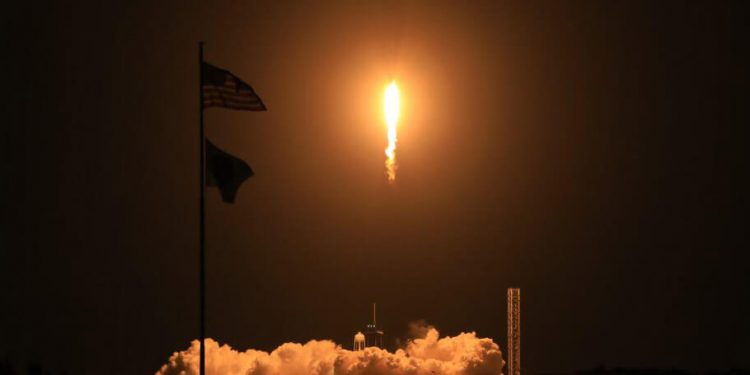 La Nasa y SpaceX lanzaron la nave de carga Dragon hacia la ISS