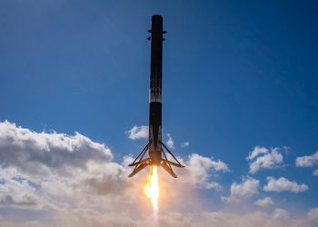 SpaceX lanzó al espacio 40 satélites de comunicaciones de OneWeb