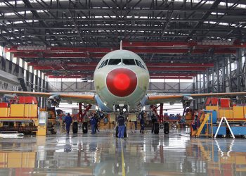 Airbus acuerda abrir una segunda línea de montaje del A320 en China y logra un pedido de 160 aviones