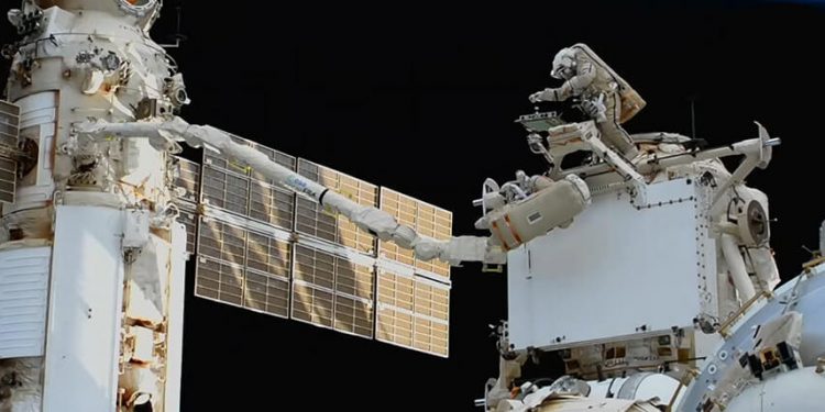 Dos cosmonautas rusos completaron su salida de la ISS para trabajos de mantenimiento