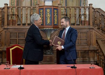El acuerdo ha sido firmado por el CEO de Escribano M&E, Javier Escribano, y el rector de la Universidad de Alcalá, José Vicente Saz