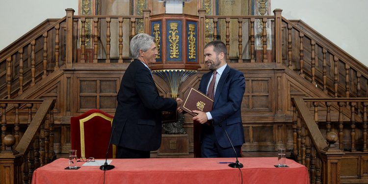 El acuerdo ha sido firmado por el CEO de Escribano M&E, Javier Escribano, y el rector de la Universidad de Alcalá, José Vicente Saz