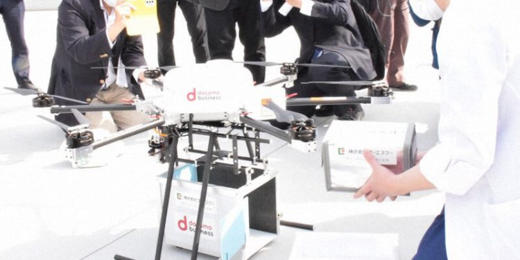 Japón probó con éxito un dron para transportar medicamentos
