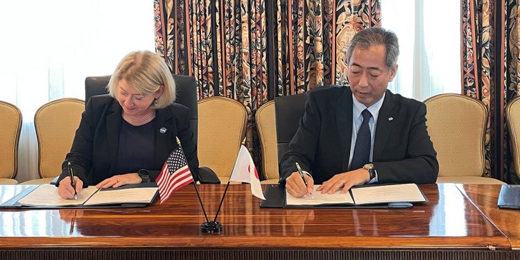La Nasa y JAXA firman un acuerdo para la cooperación en la misión lunar MMX