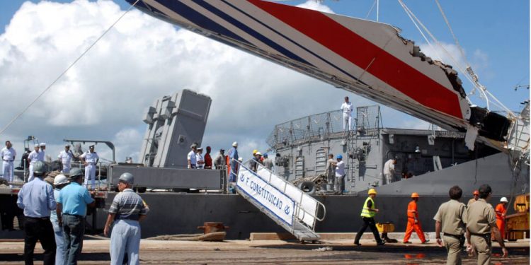 Restos del avión de Air France siniestrado
