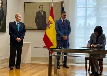El Gobierno de España firmó en la Moncloa los Acuerdos Artemisa con el administrador de la Nasa