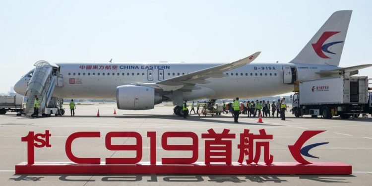 El avión C919 chino inició su operación comercial