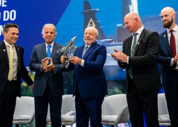 Inaugurada en Brasil una línea de producción del avión sueco Gripen E