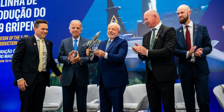 Inaugurada en Brasil una línea de producción del avión sueco Gripen E