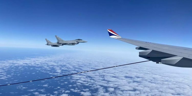 LA RAF realiza una misión de reabastecimiento de SAF en el aire con un A330 MRTT
